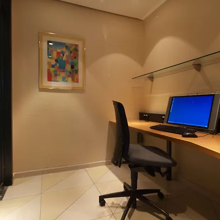 فندق شتايغنبيرغر مطار 4*